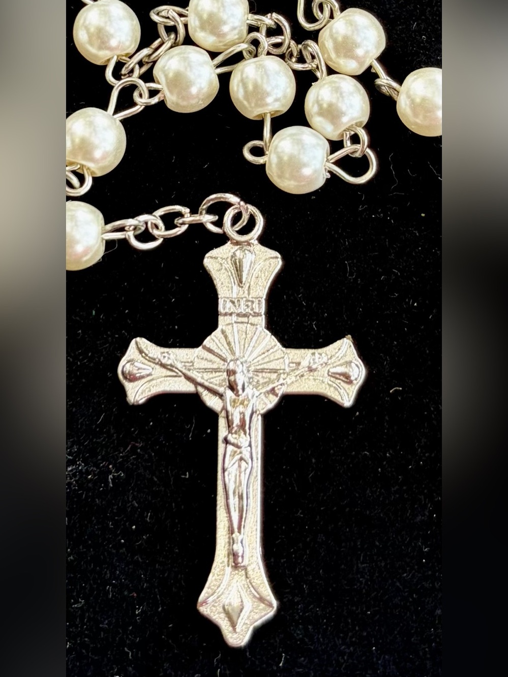 NIB Rosary in Sterling Silver with Faux Pearls in it’s own compact - Picture 6 of 6